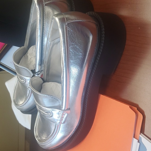 Metallic loafers. Narrow fit. - Picture 8 of 8